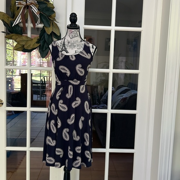 Boden Dresses & Skirts - Boden short sleeves Navy Blue Paisley Women’s midi Dress Size 4